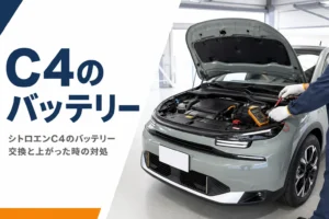 車のエンジンルームでバッテリーの電圧を測っている様子